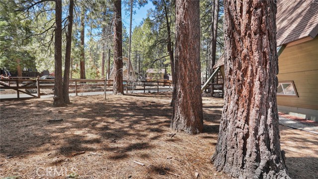 Detail Gallery Image 33 of 45 For 651 Ponderosa Dr, Big Bear Lake,  CA 92315 - 2 Beds | 3 Baths