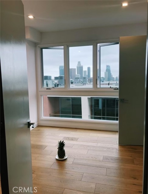1035 Figueroa Ter, Los Angeles CA: https://media.crmls.org/medias/854192df-42be-4d34-abd8-c1ca0d89b7a1.jpg