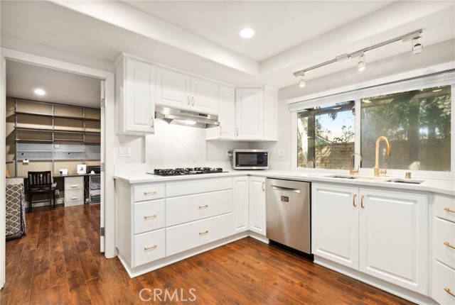 Detail Gallery Image 9 of 49 For 22321 Parkwood, Lake Forest,  CA 92630 - 4 Beds | 3 Baths