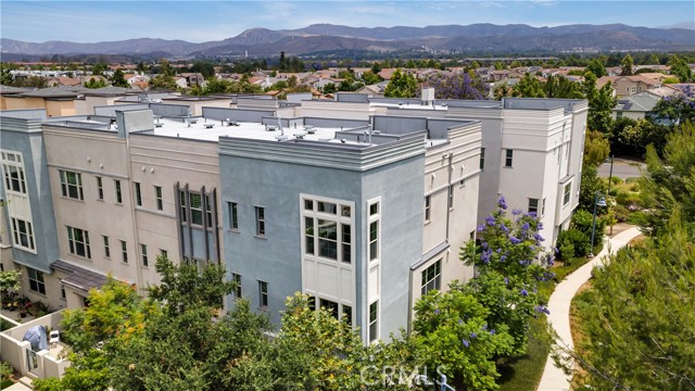122 Fixie, Irvine CA: https://media.crmls.org/medias/85422b42-4717-41bd-a89e-886a4dbeb73b.jpg