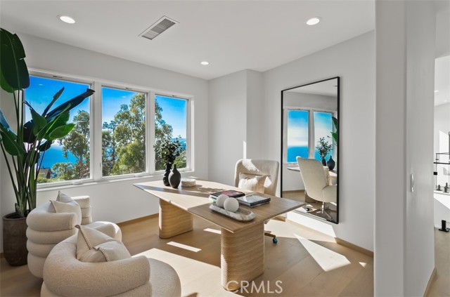 31 N Vista De Catalina, Laguna Beach CA: https://media.crmls.org/medias/85425dae-7c6f-474e-bef1-256140997a2d.jpg