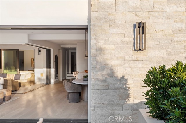 516 Larkspur Avenue, Corona del Mar CA: https://media.crmls.org/medias/8542aa68-a9df-4afd-bb03-a8e03bc4f4df.jpg