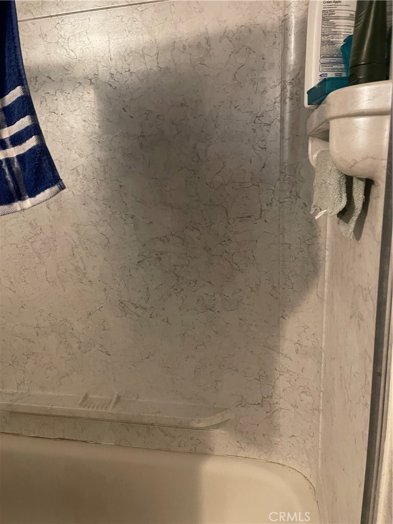 https://media.crmls.org/medias/8542c2b9-1bf4-45b5-ac16-0bfc39c94b7c.jpg?preset=X-Large
