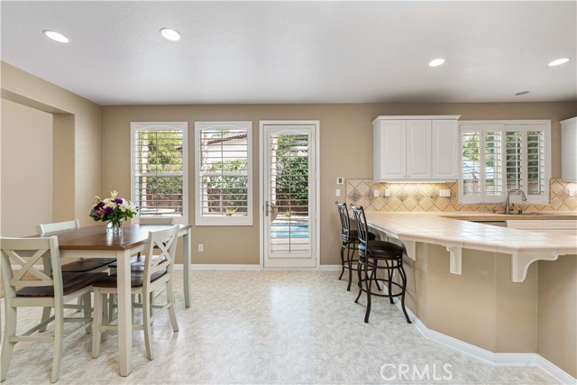 Detail Gallery Image 10 of 54 For 29126 Starwood Pl, Saugus,  CA 91390 - 4 Beds | 3/1 Baths