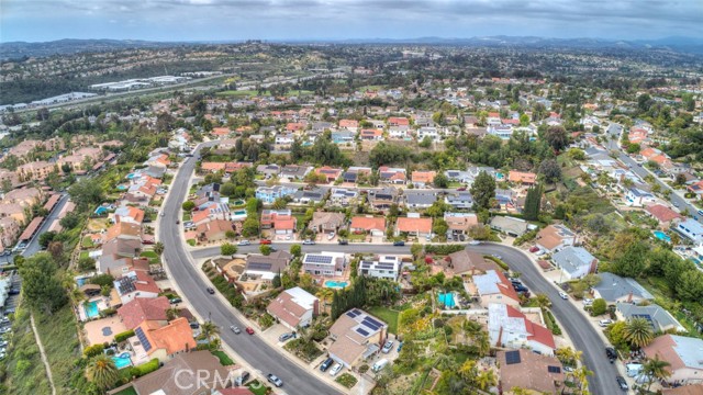 26752 Magdalena Lane, Mission Viejo CA: https://media.crmls.org/medias/85432511-1029-4bf3-9a94-f6c9c8a24f83.jpg
