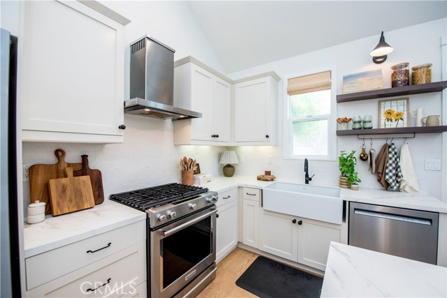 2065 Thurin Street, Costa Mesa CA: https://media.crmls.org/medias/854336f6-e798-4515-b4fb-531c62524dda.jpg