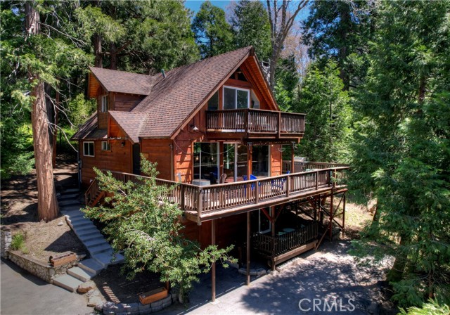 Detail Gallery Image 1 of 37 For 113 State Highway 173, Lake Arrowhead,  CA 92352 - 3 Beds | 2 Baths