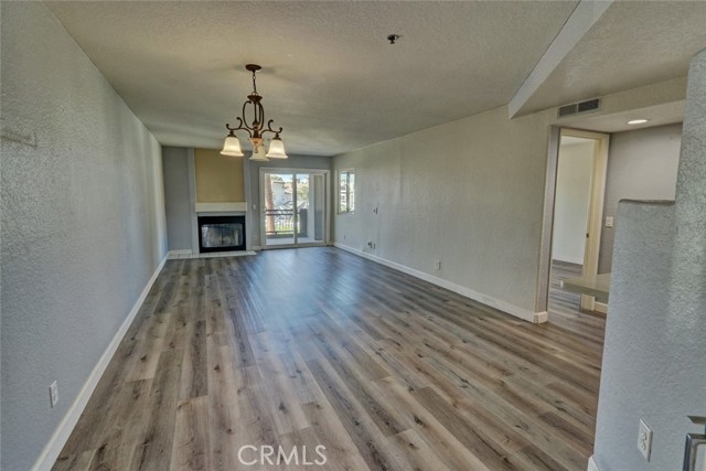 Detail Gallery Image 5 of 40 For 310 Lake St #213,  Huntington Beach,  CA 92648 - 2 Beds | 2 Baths