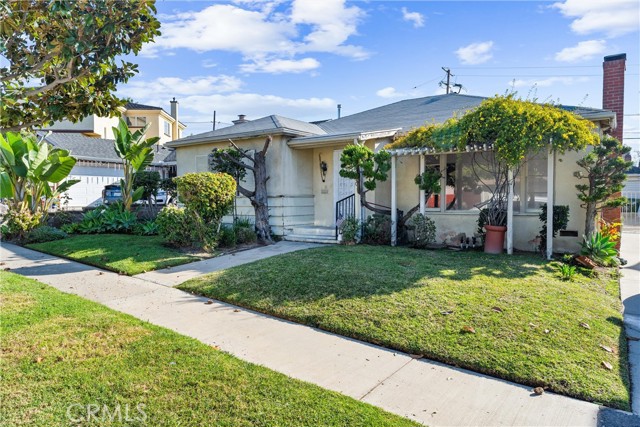 Detail Gallery Image 1 of 35 For 5910 S Kings Rd, Ladera Heights,  CA 90056 - 2 Beds | 2 Baths