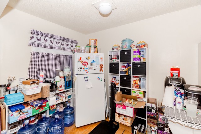 518 W Fredricks Street, Barstow CA: https://media.crmls.org/medias/8543db54-7b6a-4f33-b439-a2c26862dbb4.jpg