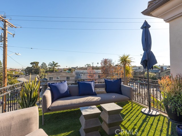 129 Helberta Avenue, Redondo Beach, California 90277, 4 Bedrooms Bedrooms, ,4 BathroomsBathrooms,Residential,Sold,Helberta,SB20189518