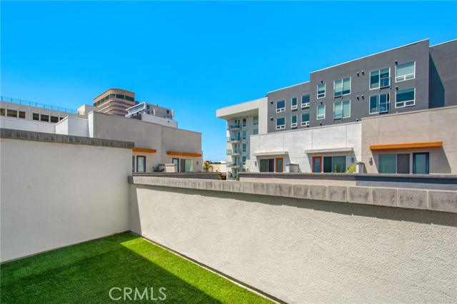 225 Elm Avenue, Long Beach CA: https://media.crmls.org/medias/8544ffc1-081e-42ca-9eca-6885edd8d5cd.jpg