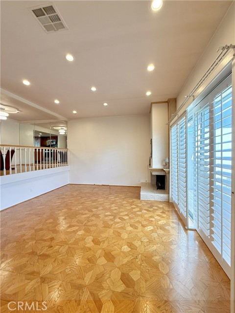 5216 Lindley Avenue, Encino CA: https://media.crmls.org/medias/85450d4c-4b48-4866-a96a-abaa6e798718.jpg