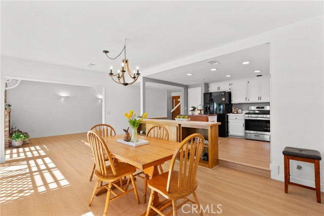 Detail Gallery Image 13 of 60 For 18826 Cabral, Canyon Country,  CA 91351 - 5 Beds | 3 Baths