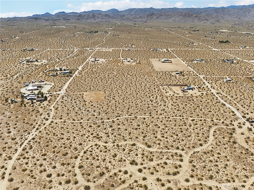 https://media.crmls.org/medias/8545f110-a877-4764-a248-e0af28e348af.jpg?preset=X-Large