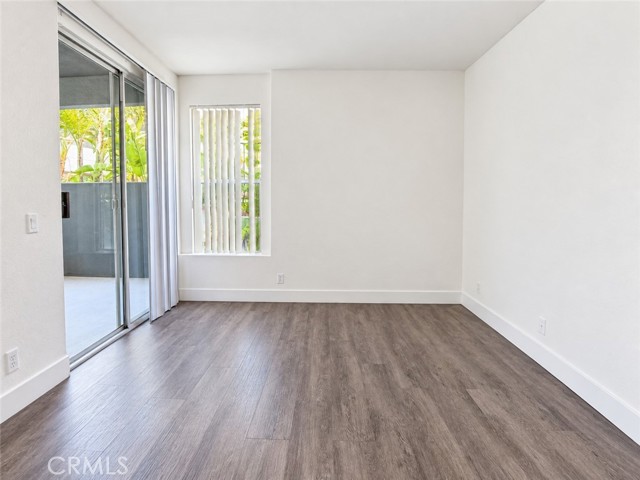 11657 Oxnard Street, 212 photo 17