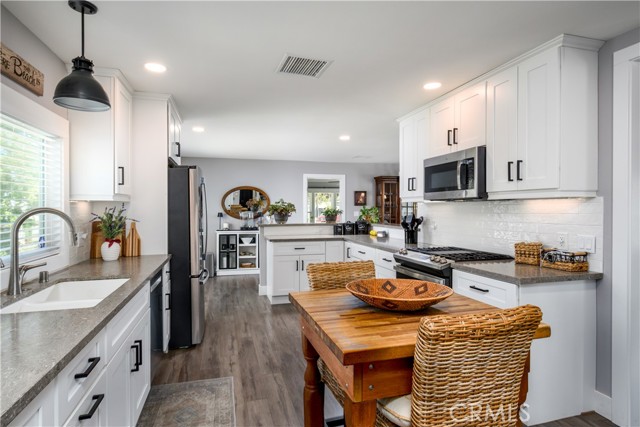 Detail Gallery Image 11 of 31 For 26171 Kentia Palm, Homeland,  CA 92548 - 3 Beds | 2 Baths