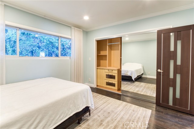 Detail Gallery Image 21 of 52 For 7796 Skyhill Drive, Los Angeles,  CA 90068 - 5 Beds | 3 Baths