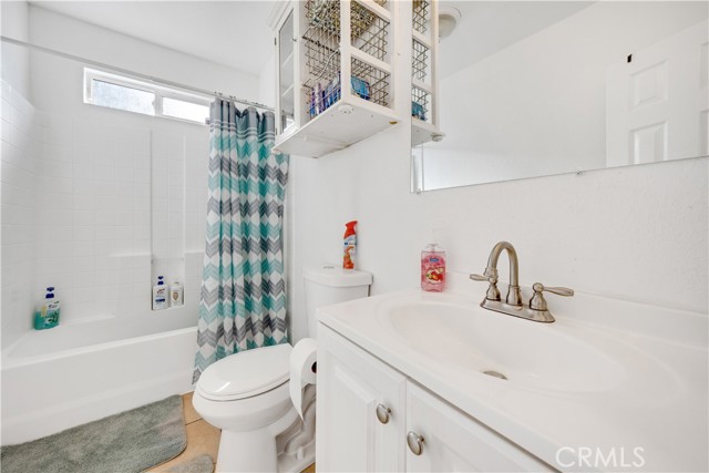 Detail Gallery Image 10 of 11 For 3423 W 59th St, Los Angeles,  CA 90043 - 4 Beds | 3/1 Baths