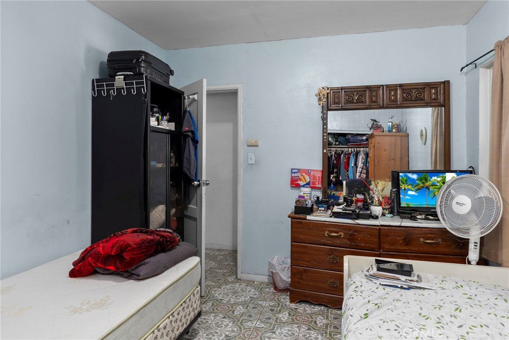 https://media.crmls.org/medias/85483686-30fd-499f-ba30-6ed04aea019b.jpg?preset=X-Large