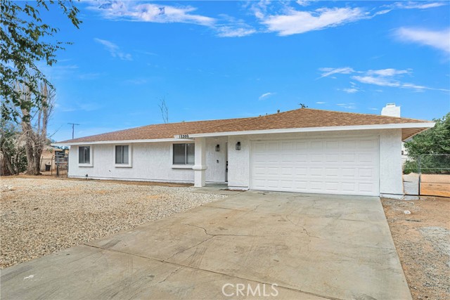 Detail Gallery Image 1 of 41 For 12300 Waynoka Rd, Apple Valley,  CA 92308 - 3 Beds | 2 Baths