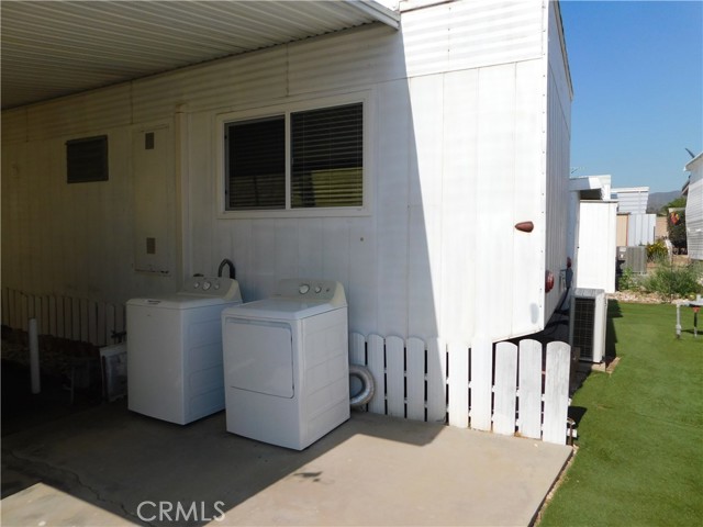 1001 S 3rd Street, Calimesa CA: https://media.crmls.org/medias/854898b0-fe26-423b-92bb-33de89e8dd7a.jpg