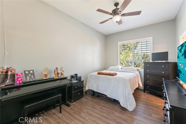 18265 Fort Lauder Lane, Perris CA: https://media.crmls.org/medias/85490326-e02f-42a4-8af5-909f8b29e9d9.jpg