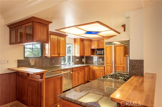 Detail Gallery Image 5 of 33 For 2007 W 180th Pl, Torrance,  CA 90504 - 4 Beds | 3 Baths