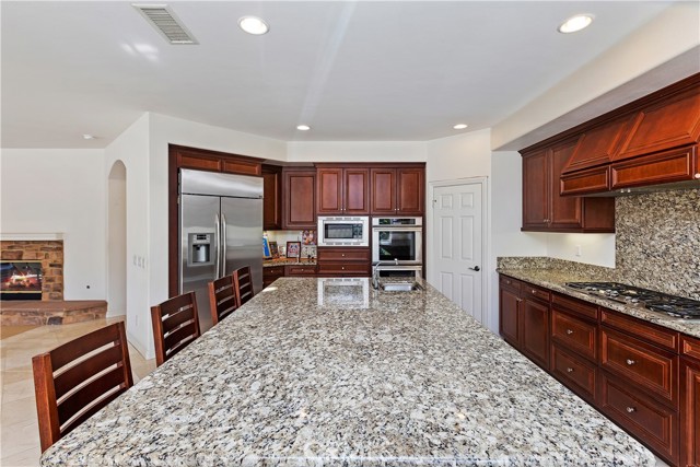 Detail Gallery Image 14 of 59 For 1140 Kendrick Ct, Corona,  CA 92881 - 5 Beds | 5/1 Baths