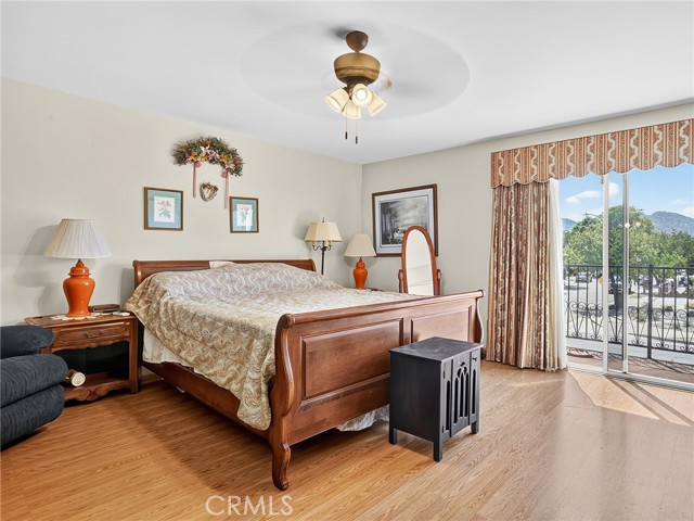 10634 Deering Avenue photo 26