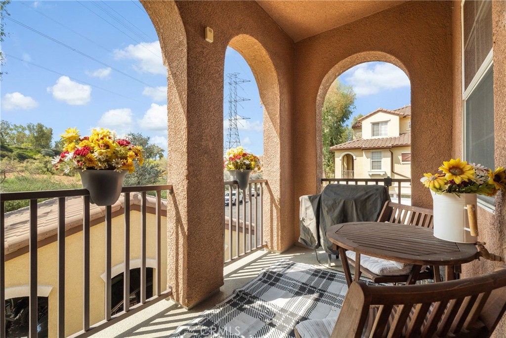 https://media.crmls.org/medias/854a72d3-a41c-4ca1-a78d-933851c2e4fb.jpg?preset=X-Large