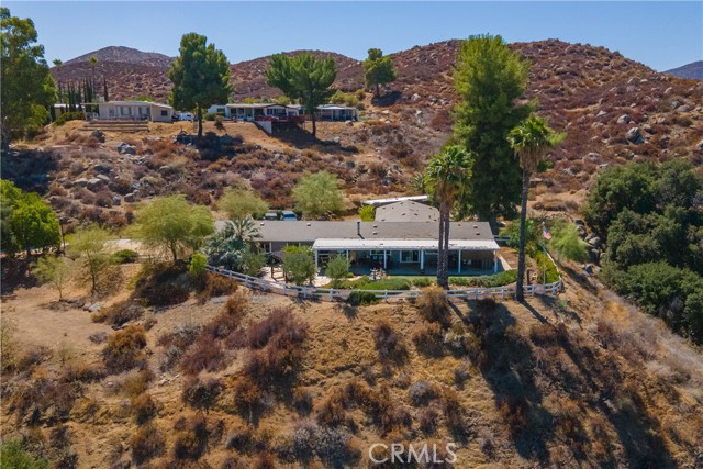 22831 Skylink Drive, Canyon Lake CA: https://media.crmls.org/medias/854b5d3b-a151-4675-98c9-a1af8b6c9ce2.jpg