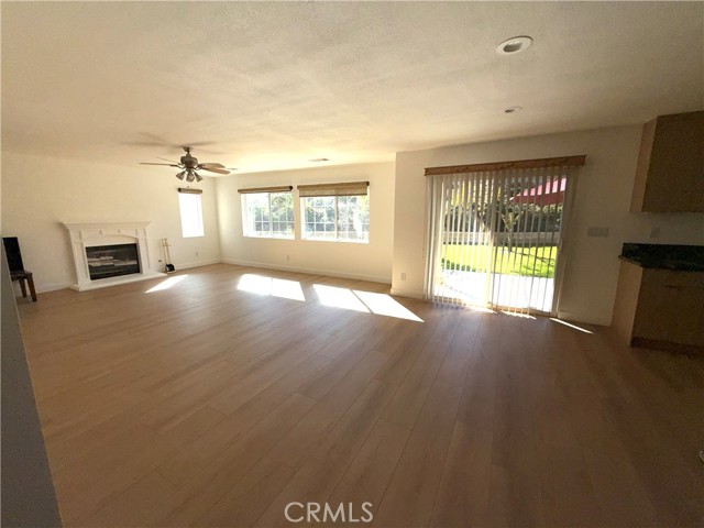 Detail Gallery Image 12 of 28 For 2560 Duomo, Palmdale,  CA 93550 - 4 Beds | 3 Baths