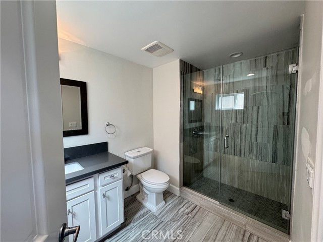 Detail Gallery Image 16 of 27 For 5432 Hermitage Ave #202,  Valley Village,  CA 91607 - 3 Beds | 2 Baths