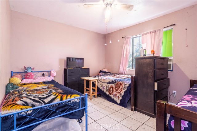 11044 Borden Avenue, Pacoima CA: https://media.crmls.org/medias/854da9b5-f901-46ca-9cf7-de3158b4f402.jpg