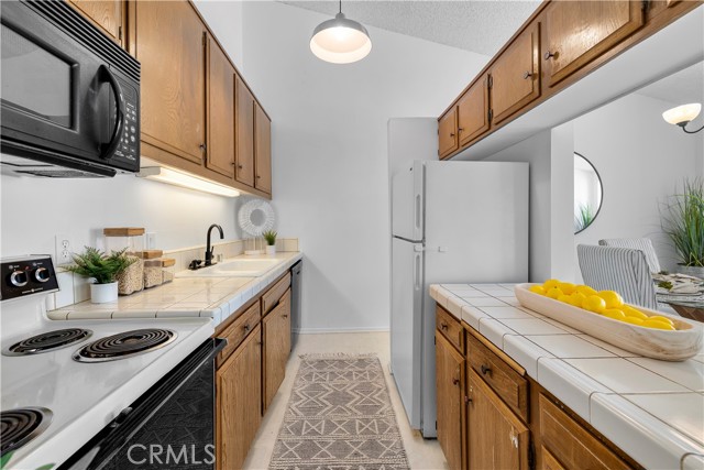 Detail Gallery Image 11 of 38 For 902 Camino Real #207,  Redondo Beach,  CA 90277 - 2 Beds | 2 Baths