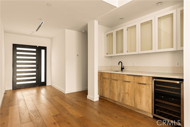 Detail Gallery Image 3 of 26 For 17606 Bromley St, Encino,  CA 91316 - 4 Beds | 3/1 Baths