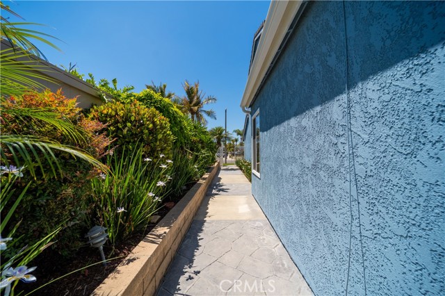 811 Oceanhill Drive, Huntington Beach CA: https://media.crmls.org/medias/854eb250-01a4-4efe-be47-c9f1d2b76aa9.jpg