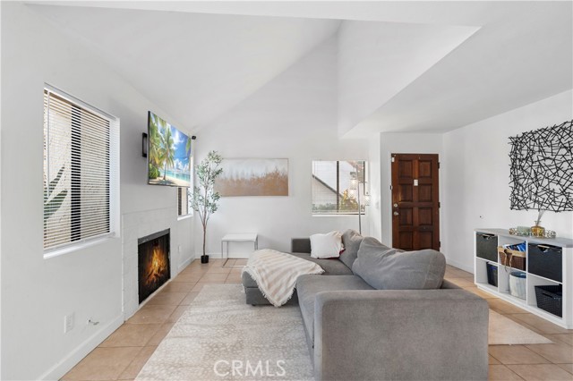 Detail Gallery Image 9 of 32 For 313 N Melrose, Vista,  CA 92083 - 2 Beds | 2 Baths