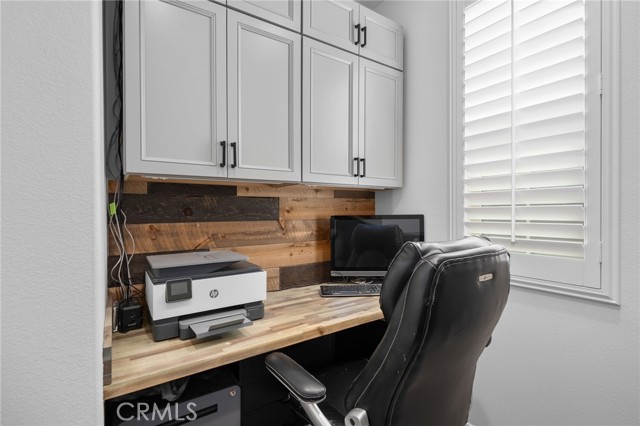 16076 Pesaro Lane, Fontana CA: https://media.crmls.org/medias/854f2d98-0395-43c7-adfd-cb139647d09b.jpg