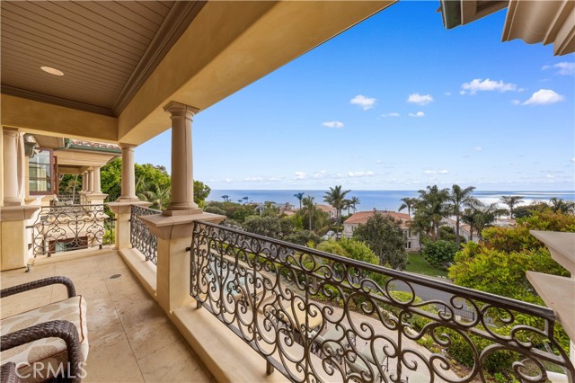 64 Laurel Drive, Rancho Palos Verdes CA: https://media.crmls.org/medias/854f2f2f-0e3e-485e-bea1-217f5bcb665e.jpg