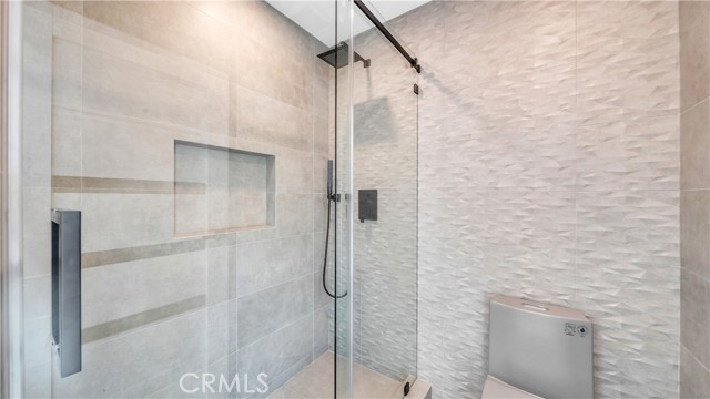 Detail Gallery Image 34 of 39 For 18829 Paseo Nuevo Dr, Tarzana,  CA 91356 - 4 Beds | 4/1 Baths