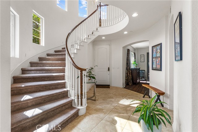 Detail Gallery Image 2 of 33 For 1932 Corte Verbena, Chula Vista,  CA 91914 - 5 Beds | 4/1 Baths
