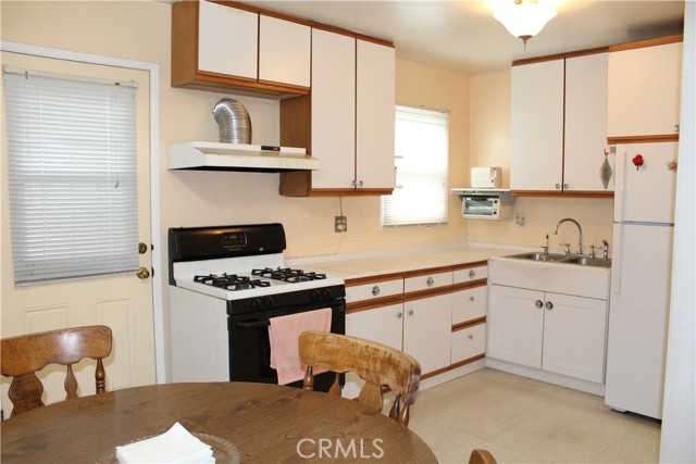 14430 Dinard Avenue, Norwalk CA: https://media.crmls.org/medias/85508451-7770-40dc-a1f6-537db567d2de.jpg