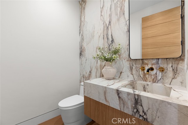 22640 Clarendon Street, Woodland Hills CA: https://media.crmls.org/medias/85511aa4-abda-4be9-b1d0-9da8bf6b29a5.jpg