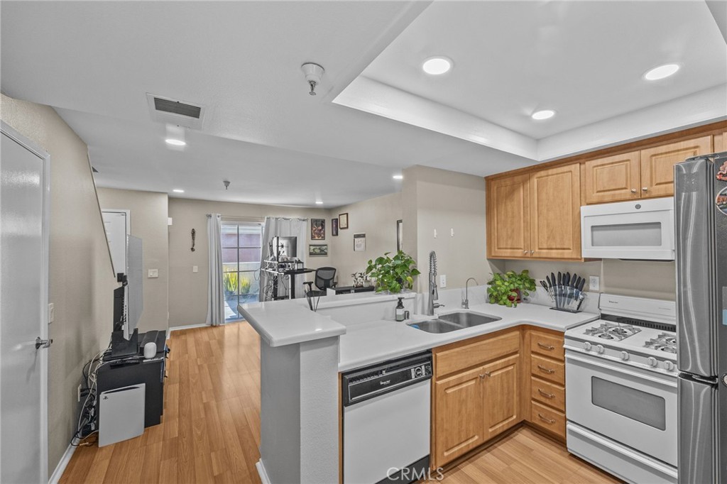 MLS #OC25246955 image #6