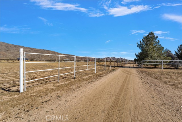 Detail Gallery Image 33 of 47 For 27002 via Seco St, Apple Valley,  CA 92308 - 4 Beds | 2 Baths