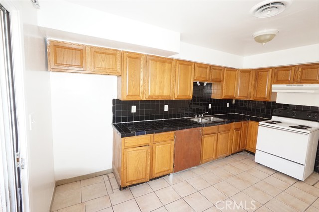 1108 Monterey Street, Bakersfield CA: https://media.crmls.org/medias/85522dbd-5926-4b35-9f7a-1e048650f8b8.jpg