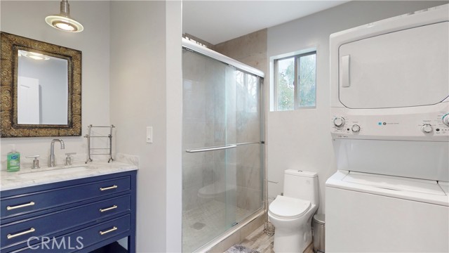 Detail Gallery Image 10 of 13 For 22201 Kittridge St, Woodland Hills,  CA 91303 - 1 Beds | 1 Baths