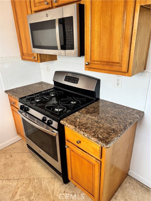 Detail Gallery Image 2 of 16 For 1221 S Meyler, San Pedro,  CA 90731 - 2 Beds | 2 Baths